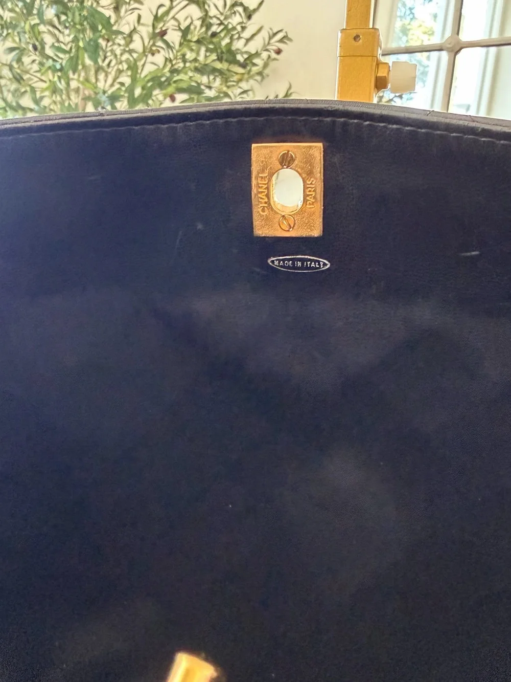 CHANEL Black Quilted Leather Shoulder Bag with Gold Chain